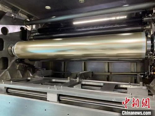 中国首条自主研制透明氧化物高阻隔薄膜生产线落成